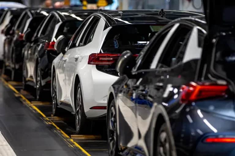 Automobile : le marché progresse et change de physionomie