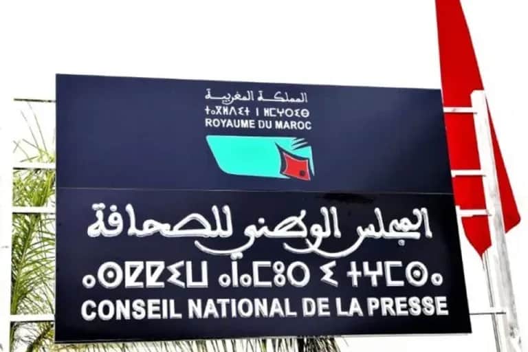 Autorégulation de la presse : Intrusion politique