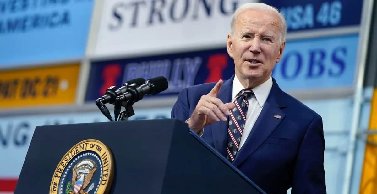 Faillite de SVB: le système bancaire américain est "solide", assure Biden