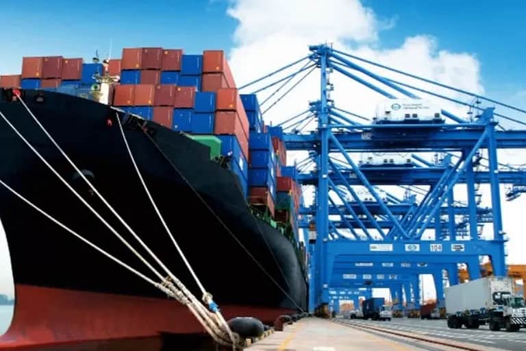 Commerce extérieur : les prix à l’import reculent, ceux à l’export progressent au T4 2025