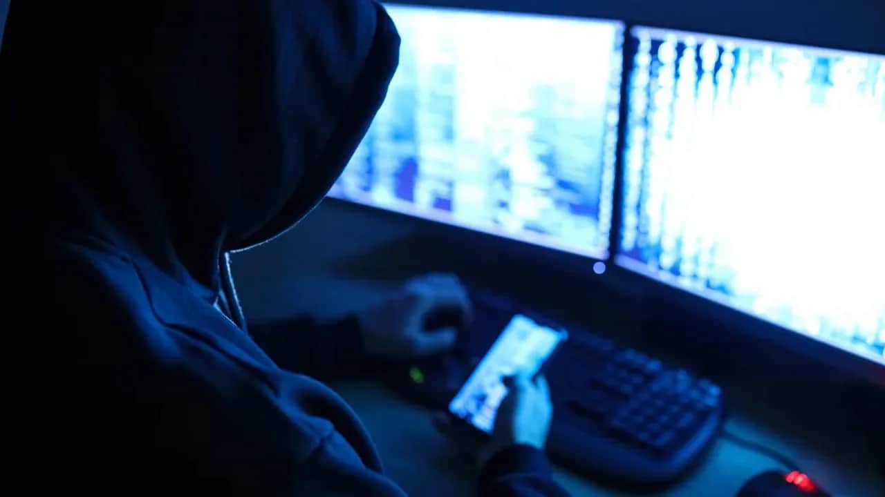 Fraude en ligne: les hackers, invités indésirables de l'été
