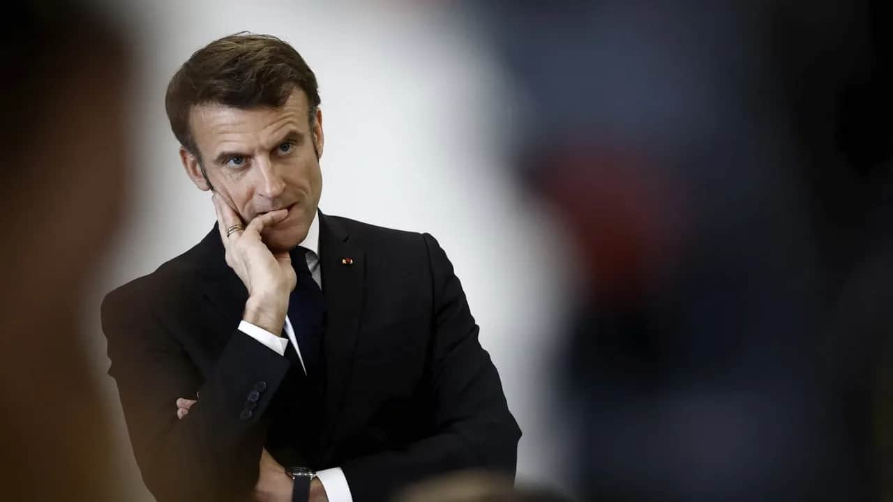 Macron en Afrique : humilité et «low cost»