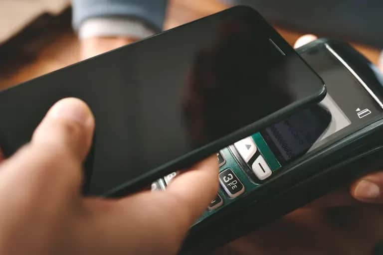 Paiement mobile : une mutation en cours, sans rupture avec le cash