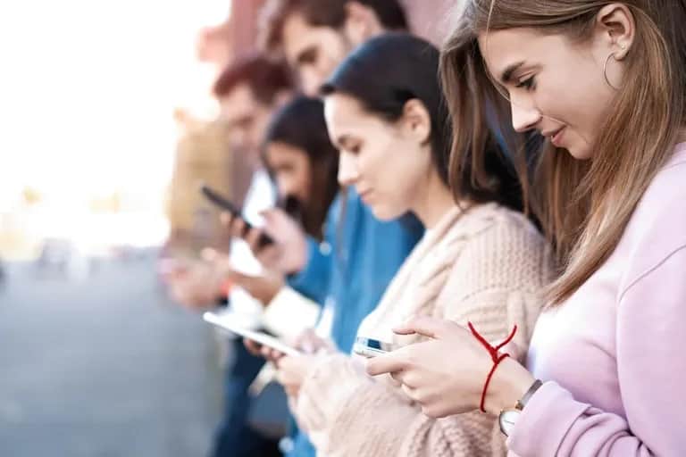 Réseaux sociaux: faut-il un statut spécifique pour les influenceurs ?