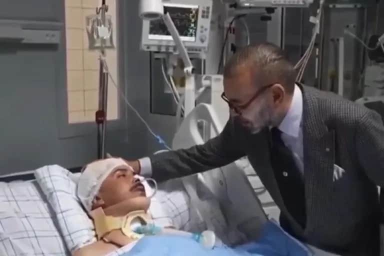 Séisme au Maroc: le Roi se rend au chevet des blessés et effectue un don de sang