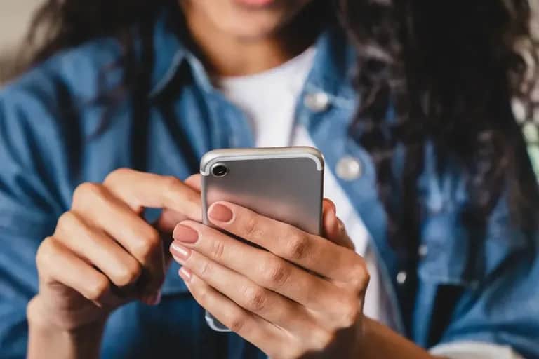 Téléphonie mobile : près de 56 millions d'abonnés en 2023