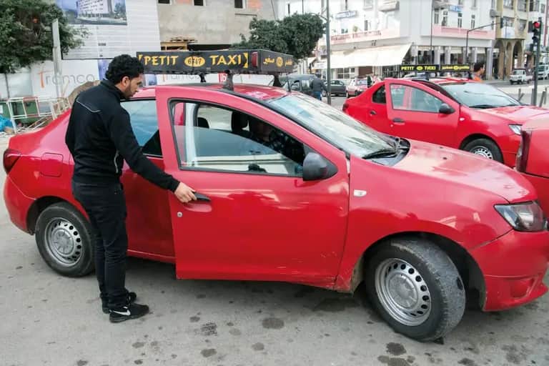 Transport urbain: la réforme du secteur des taxis devient une urgence