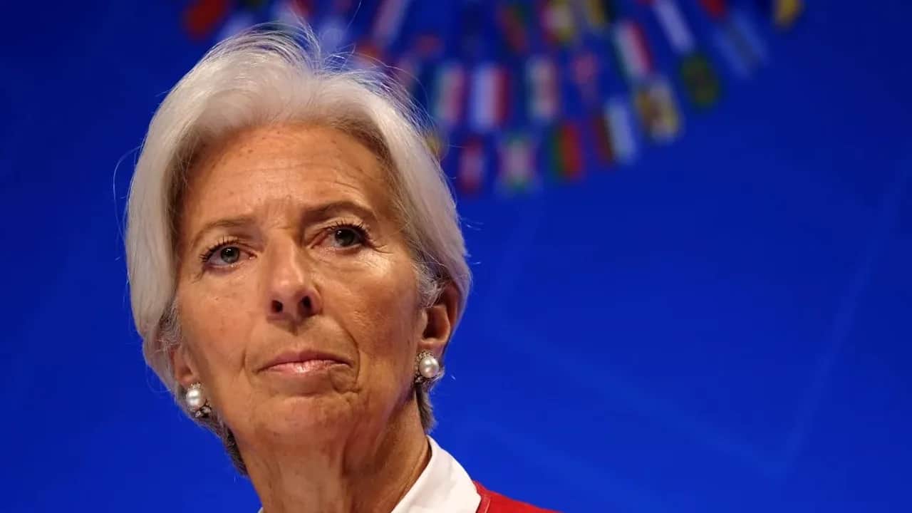 Zone euro: l'inflation orientée à la baisse mais les "incertitudes sont considérables", selon Lagarde