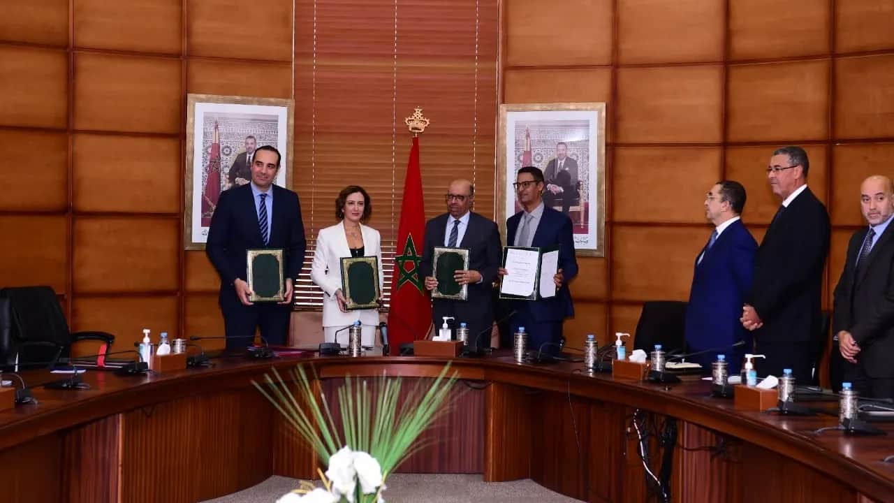 Couverture sociale: Ammor signe une convention avec le groupe Crédit Agricole du Maroc pour l’inclusion financière des artisans