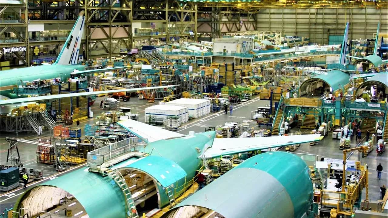 Défense nationale: le Maroc signe un accord de compensation industrielle avec Boeing