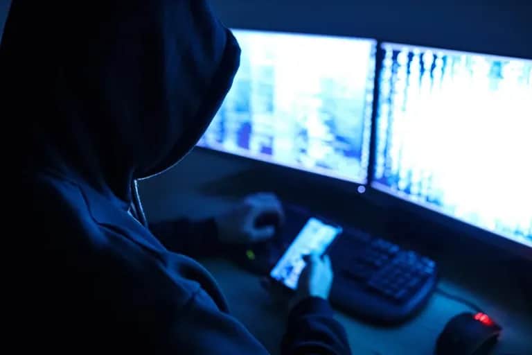 Fraude en ligne: les hackers, invités indésirables de l'été