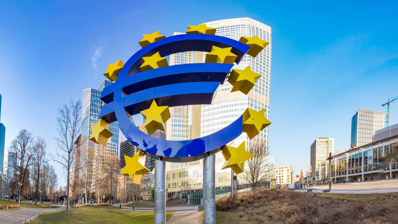 Hausse historique des taux de la BCE face à la flambée de l'inflation