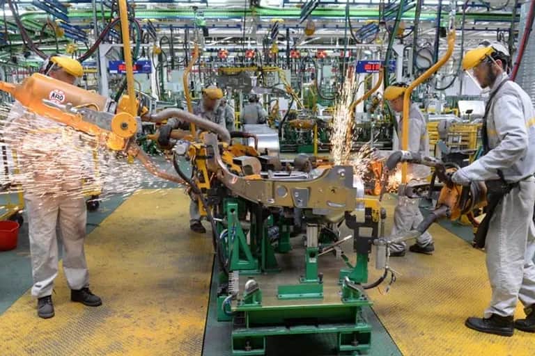 Industrie automobile: une nouvelle étape franchie avec les modèles hybrides