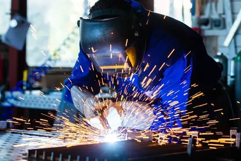 Industries manufacturières: hausse de 2,9% des prix à la production en décembre