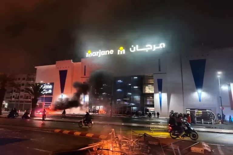 Manifestations au Maroc: une nuit de violences qui secoue la ville d’Inzegane