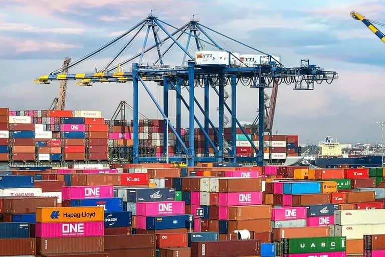 L'OMC abaisse fortement sa prévision de croissance du commerce mondial pour 2023