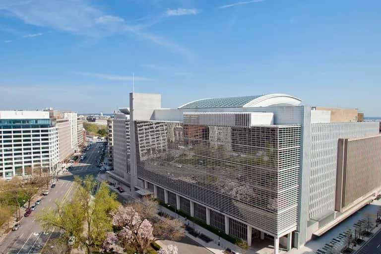 La Banque mondiale abaisse ses prévisions de croissance en 2023 à 1,7%