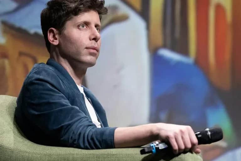 Microsoft annonce embaucher l'ancien patron d'OpenAI Sam Altman