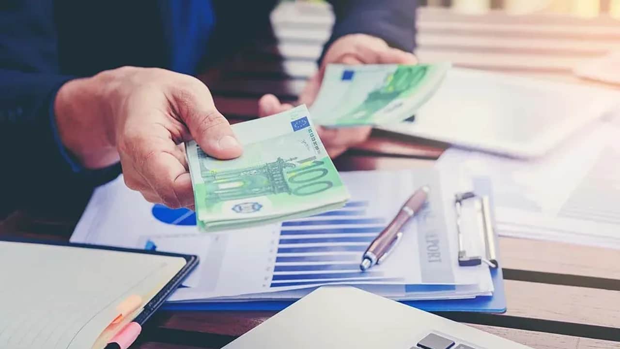 Paiement des salaires : la Banque mondiale approuve un financement de près de 2 milliards $ à l'Ukraine