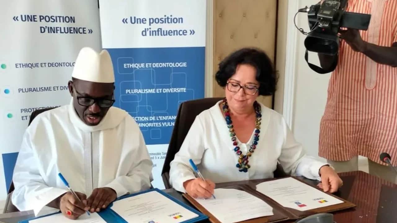 Signature d’une convention de partenariat entre la HACA et son homologue le CNRA du Sénégal