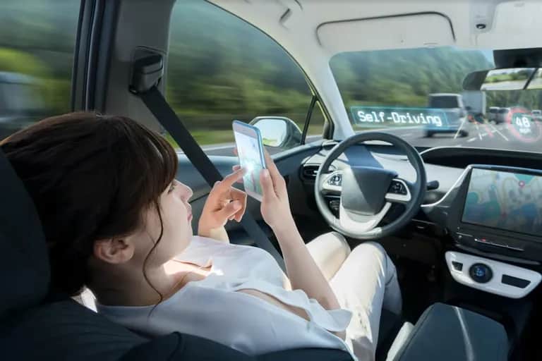 Voitures autonomes: la conduite du futur se précise, la patience est requise