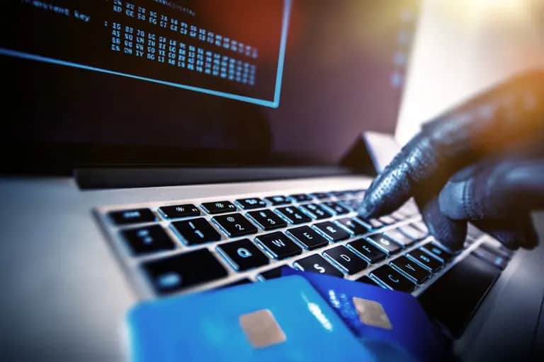 Vol de données bancaires : les aéroports, nouveau terrain de chasse des hackers