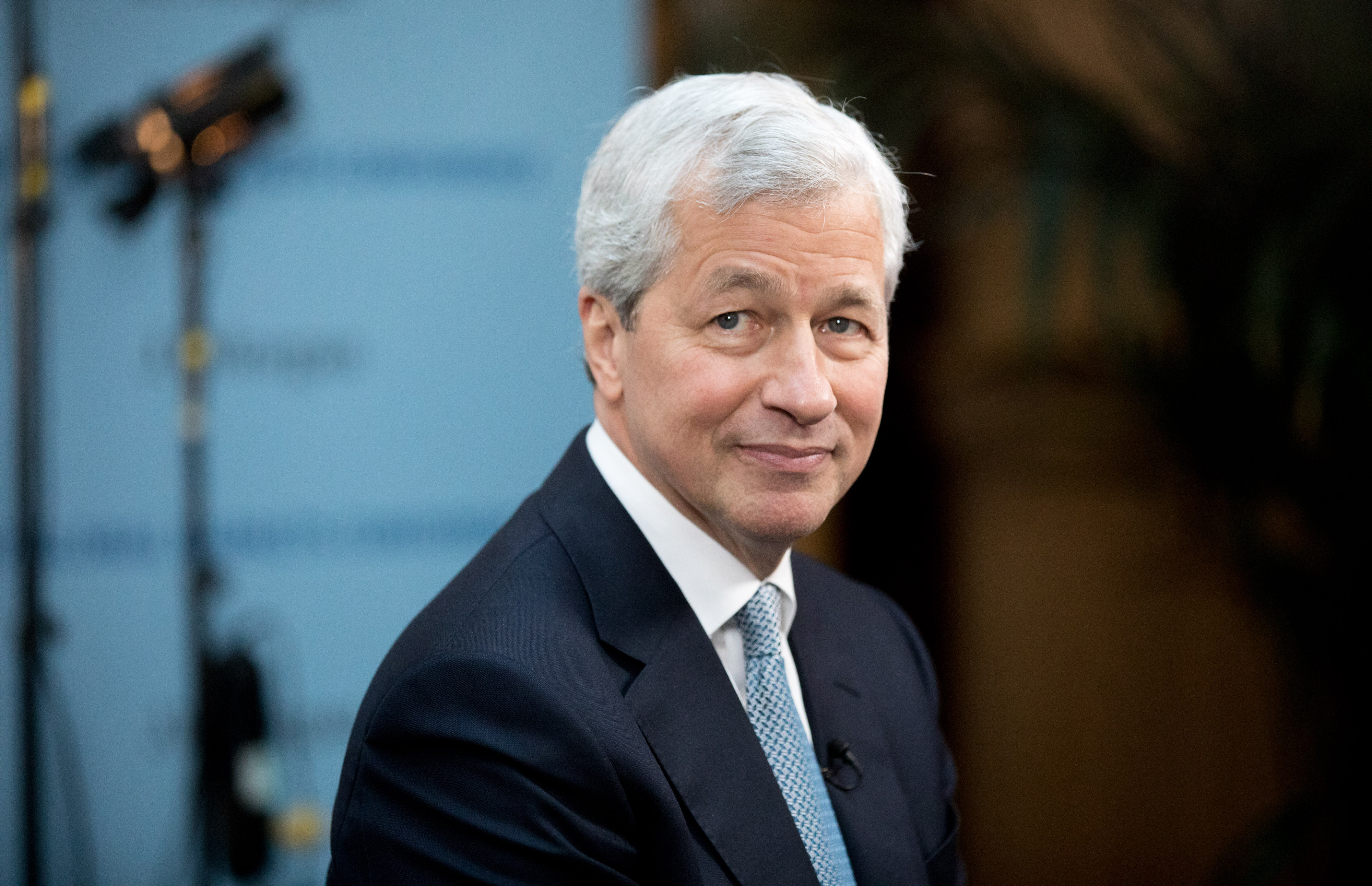 Le patron de JPMorgan regrette d'avoir qualifié le Bitcoin de «fraude»