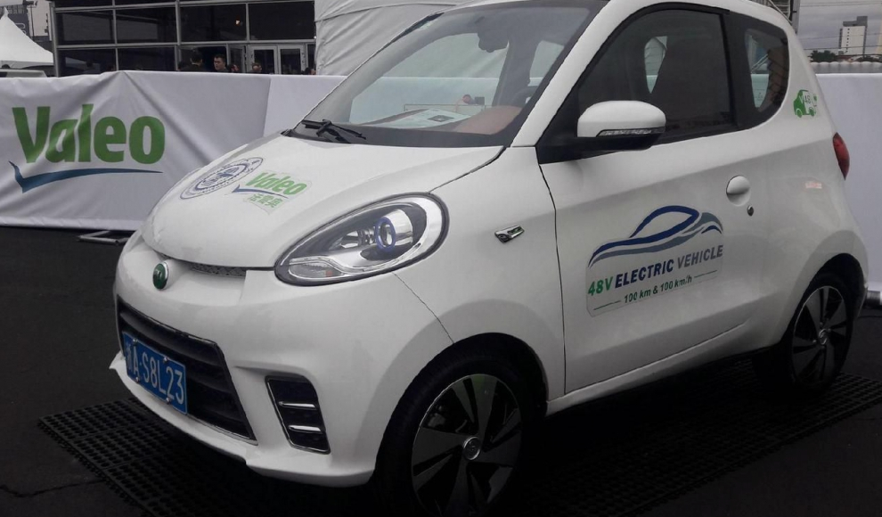 Voitures électriques : les constructeurs se mettent au low-cost