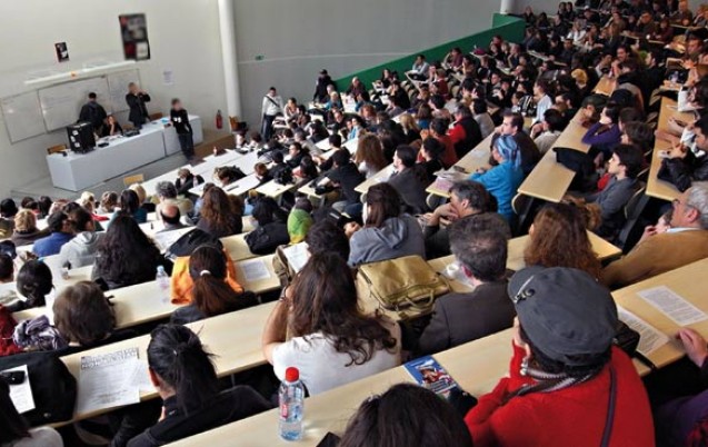 El Othmani : "Le gouvernement ne renoncera pas à la gratuité de l'enseignement"