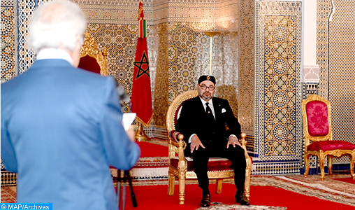 Le Roi Mohammed VI reçoit le Wali Bank Al-Maghrib