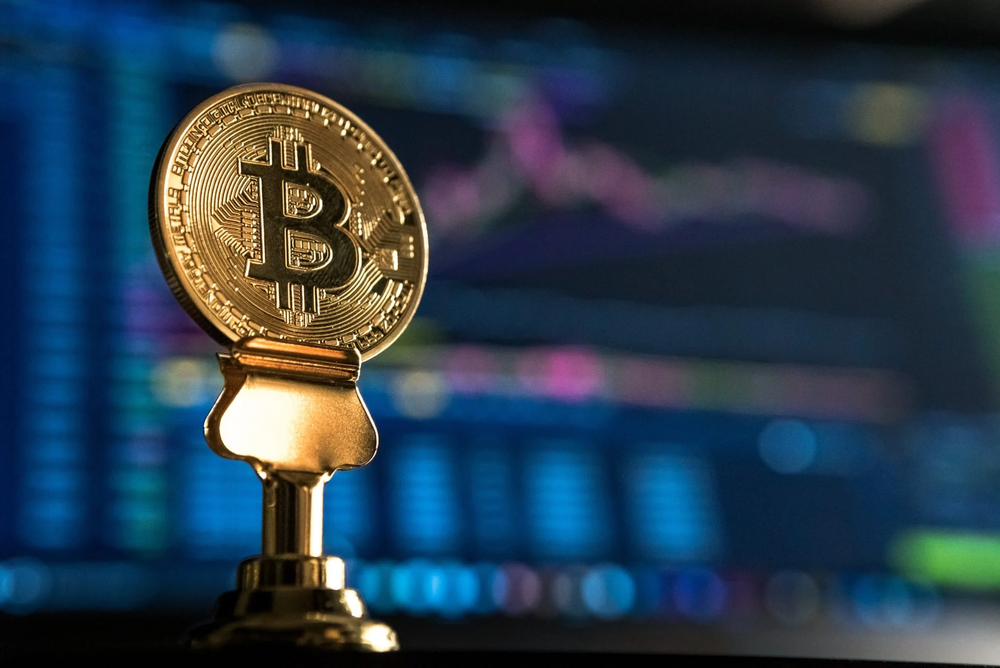 Le bitcoin dépasse son sommet historique et approche des 20.000 dollars